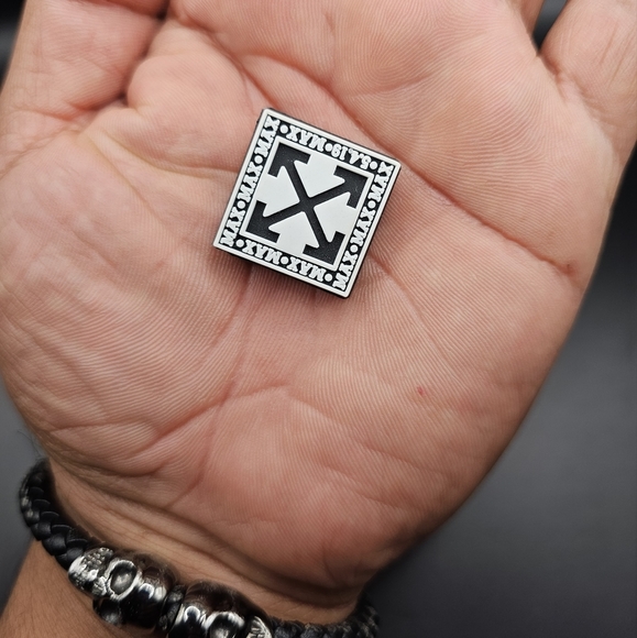 (5/$15) Off-White Croc Charm - Picture 2 of 3